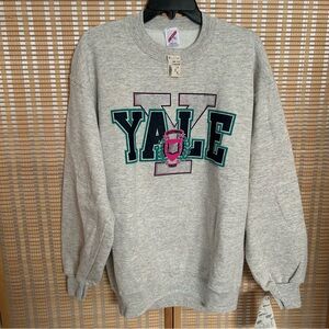 NOS Vintage 90’s Yale sweatshirt USA